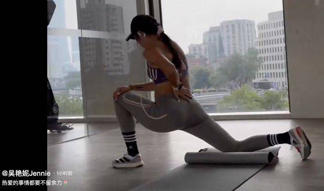 帮老师解开蕾丝奶罩吸乳视频